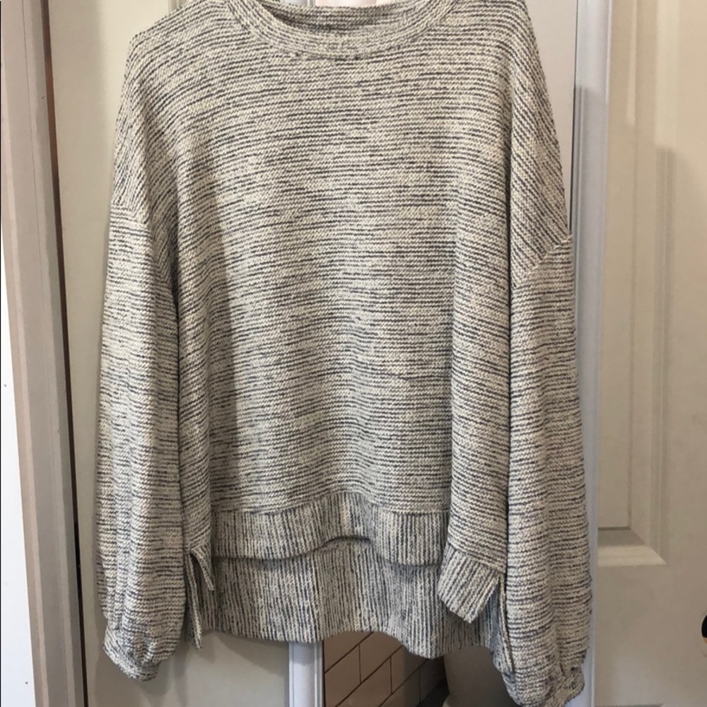 Textured balloon sleeve top
